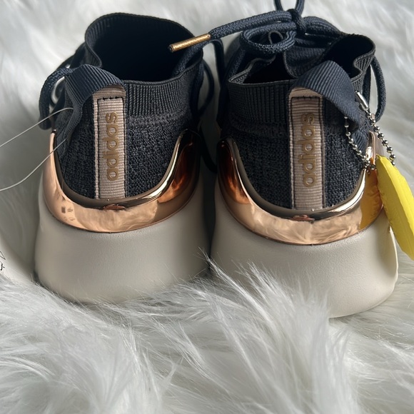 8.5 women’s grey adidas sneakers - Picture 4 of 5